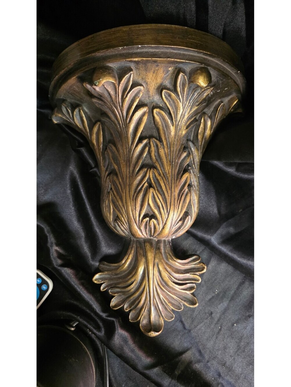 Hollywood Regency Neoclassical Acanthus Leaf Wall Corbel Display Shelf Gold Gilt